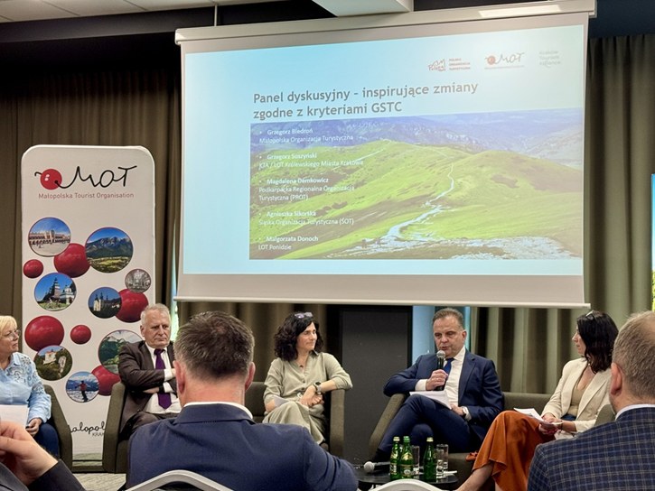 panel dyskusyjny na konferencji